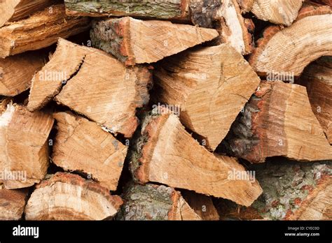 Closeup Of Woodpile With Chopped Oak Firewood Stock Photo Alamy