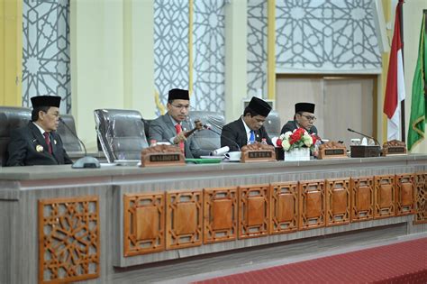 Dprk Banda Aceh Gelar Paripurna Penyampaian Dan Penyerahan R Kua Ppas