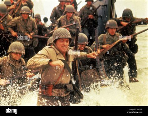 Anzio 1968 robert mitchum fotografías e imágenes de alta resolución Alamy