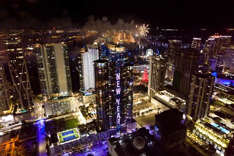 New Year’s Eve 2023: America’s Tallest Digital Countdown Clock & Fireworks Light-Up Paramount ...