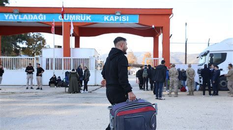 Ülkelerine dönen Suriyeliler için Hatay daki Yayladağı Sınır Kapısı da