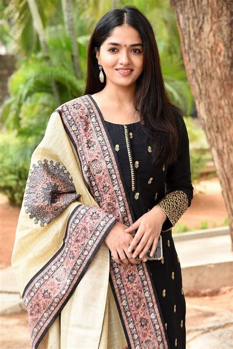 Tamil Actress Sunaina Hot Image Collection Sexy Navel Photos Chandrakanth