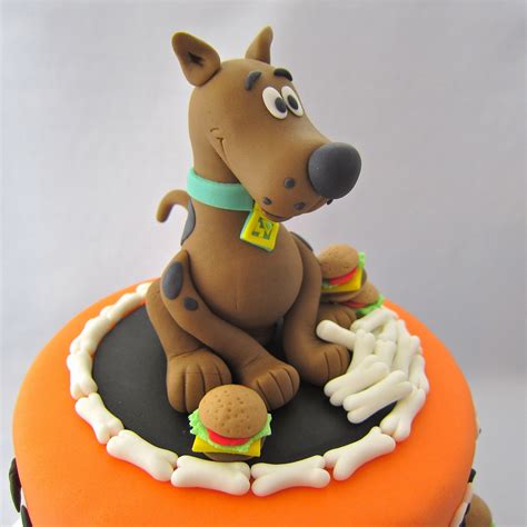 Clever Wren: Scooby-Doo Cake - Cake of Cakes!