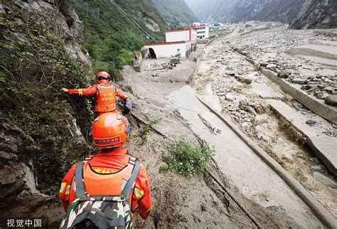 四川汶川突发泥石流7人失联消防搜救人员分两组分区域搜救 直击现场 澎湃新闻 The Paper