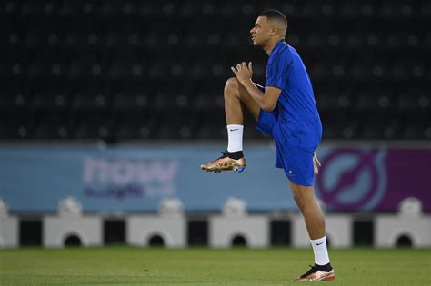 Mbappé volta a treinar no PSG três dias após final da Copa do Mundo