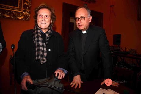 Chi Ha Pizzicato Pizzi Alla Presentazione Del Libro Di Padre Spadaro