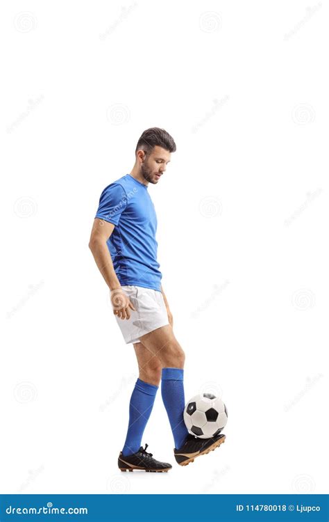 Jogador De Futebol Que Manipula Um Futebol Foto De Stock Imagem De