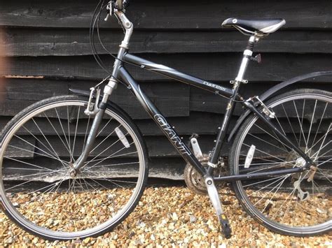 Giant Cypress Hybrid Mens Bike In Newport Pagnell Buckinghamshire