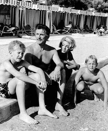 Kirk Douglas And His Sons IMAGO