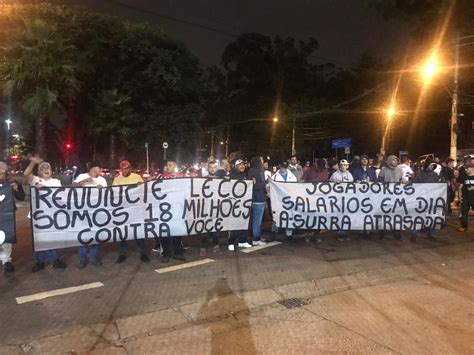 Torcedores Do S O Paulo Protestam Antes Da Estreia Do Time No Paulist O