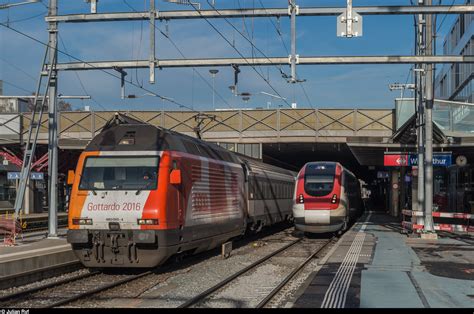 Re 460 085 mit Werbung für Coop Gottardo2016 verlässt am 9 Dezember