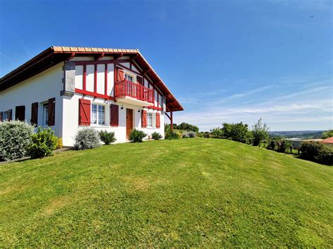 Vente Villa sur sous sol avec vue Pyrénées au cœur du Pays Basque