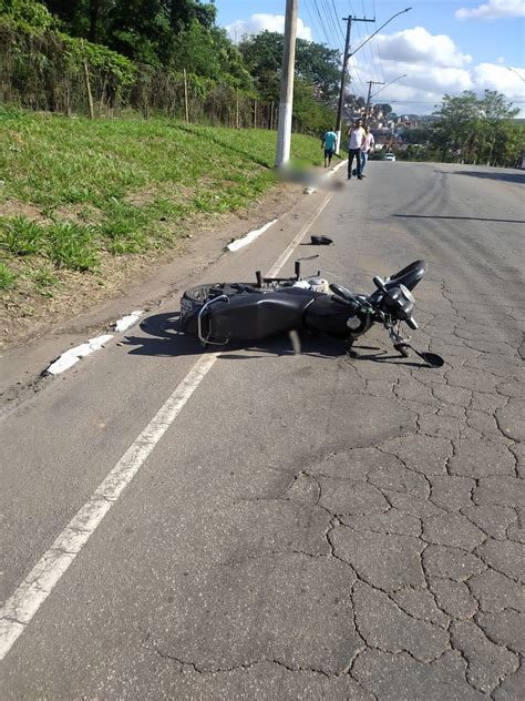 Motociclista Morre Em Tim Teo Ap S Bater Em Um Poste Vales De Minas