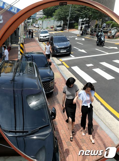 인도 위 불법 주정차 오늘부터 과태료 대상 뉴스1