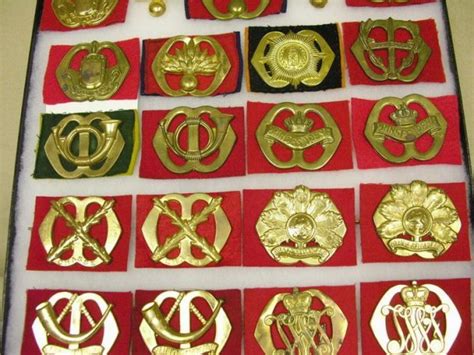 46: DUTCH ARMY BERET BADGES : Lot 46