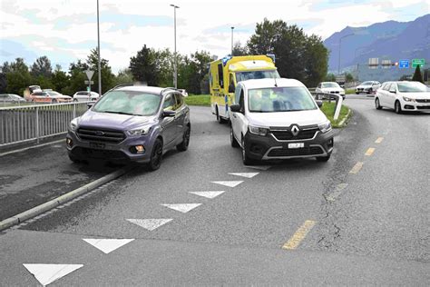 Buchs Auffahrkollision Zwischen Auto Und Lieferwagen Sg Ch