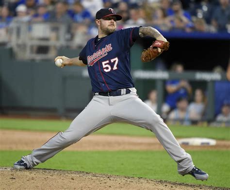 Ryan Pressly returns to Texas to bolster Astros' bullpen