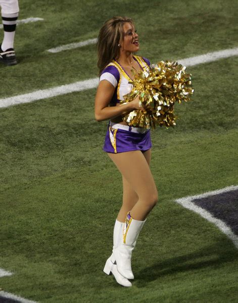 Minnesota Vikings Cheerleaders part 1 - MV01-098