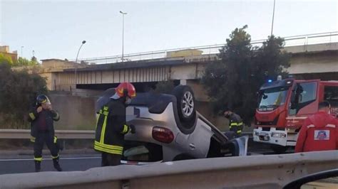 Incidente Reggio Calabria Auto Ribaltata Sulle Bretelle Muore Una 54enne