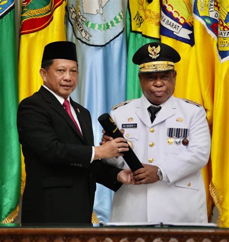 Ali Baham Temongmere Resmi Jabat Pj Gubernur Papua Barat Radar Sorong