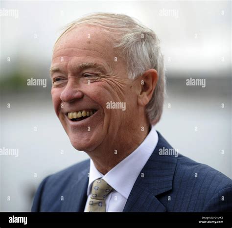 Emirates Sponsors Thames Cable Car Stock Photo Alamy