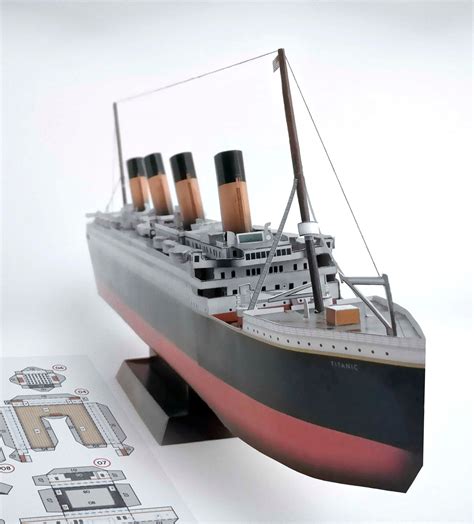 A paper template to build your own Titanic paper model! Full color ...