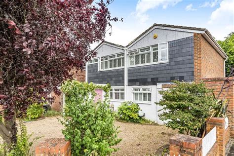 Homes For Sale In Foley Road Claygate Esher Kt10 Buy Property In