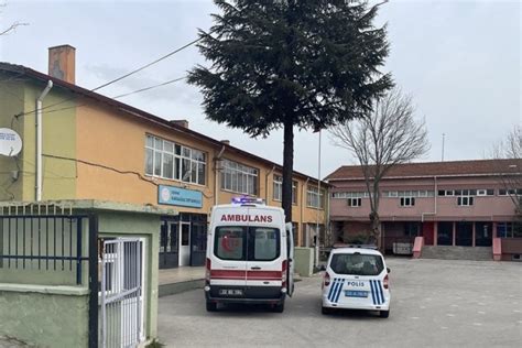 Edirne de korkunç olay Ortaokul öğrencisi 5 arkadaşını bıçakladı