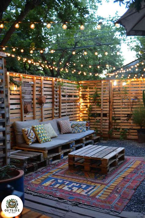 25 Unique Privacy Fence Ideas to Consider - Outside My Nest