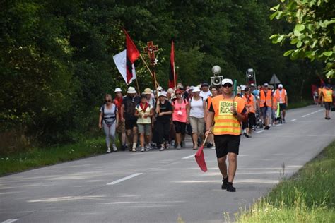 42 Kielecka Piesza Pielgrzymka na Jasną Górę już blisko celu Idzie