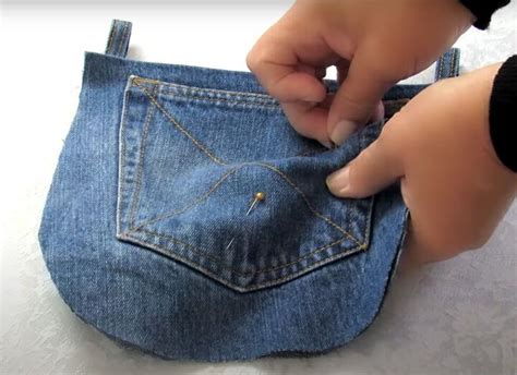 How to DIY a Super Easy Jean Bag | Upstyle