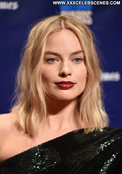 Margot Robbie No Source Posing Hot Paparazzi Nyc Goth Babe Awards