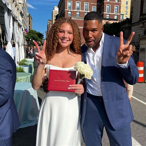 Michael Strahan's daughter Isabella, 19, models bridal gown in special ...