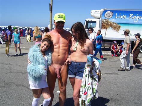 Extremely Hung Guy Gets Lots Of Attention At Bay To Breakers