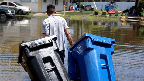 Florida residents survey flood damage | Sky News Australia