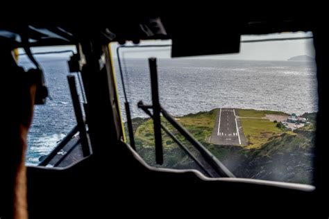 世界の最も危険な空港10選 極端な立地、短く曲者の滑走路悲惨な事故も Newsphere