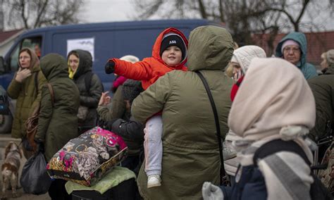 Refugiados de Ucrania podrán alojarse en España sin permiso oficial