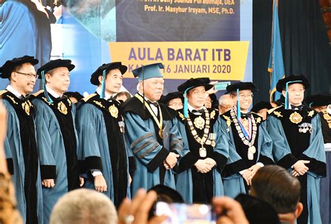 In Penganugerahan Doktor Kehormatan Honoris Causa Kepada Bapak M