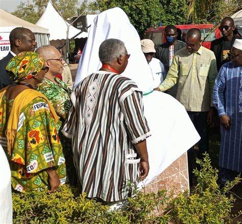 Fespaco Une Statue En L Honneur De Ousmane Semb Ne D Voil E