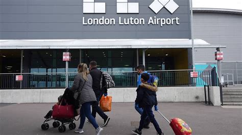 Suspenden Todos Los Vuelos En El Aeropuerto De Luton En Londres Por