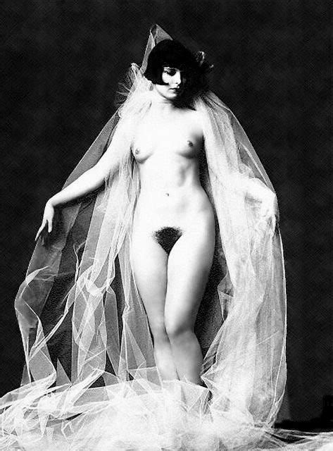 Louise Brooks Naked