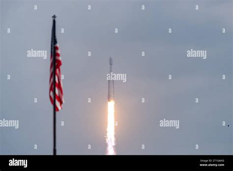 Florida Usa Th Oct Spacex Falcon Heavy Launch Of Nasa Psyche