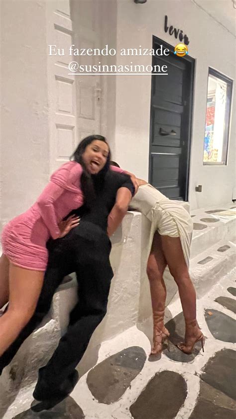 Foto Anitta Juliette e Simone Susinna na Grécia Purepeople