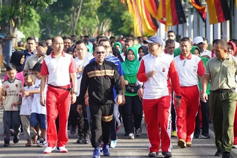 Bupati Tanah Datar Hadiri Jalan Santai Hut Bhayangkara Ke Eka