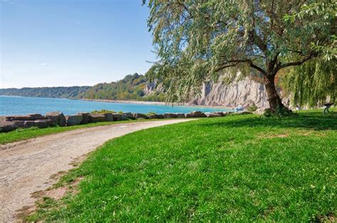 Premium Photo Toronto Scenic Scarborough Bluffs Facing Ontario Lakeshore