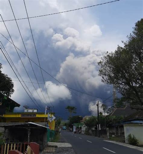 Semeru Erupsi Terjadi 8 Kali Gempa Letusan Dan 1 Kali Gempa Awan Panas