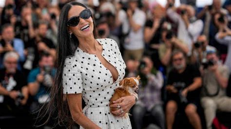 Demi Moore C est pourquoi je jette mes vêtements à 61 ans Plaisir