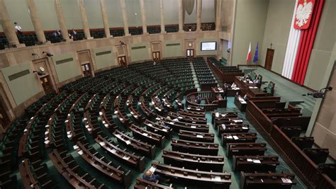 CBOS PiS 44 proc PO 19 proc Kukiz 15 8 proc Wiadomości