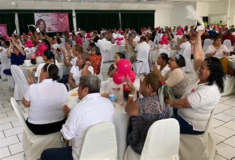 Se reúne Blanca Valles con simpatizantes de la planilla blanca en