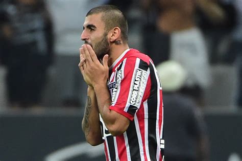 Veja fotos da carreira do volante Liziero do São Paulo Gazeta Esportiva